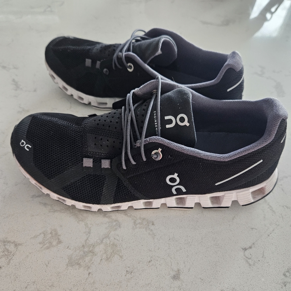 On Cloud Black & White WOMENS SNEAKERS 8.5 M